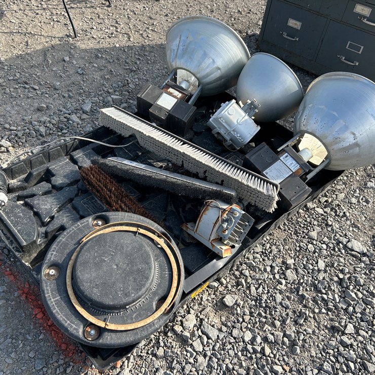 #25639 • Pallet of Push Broom Heads, and Circular Saws INV# 25639