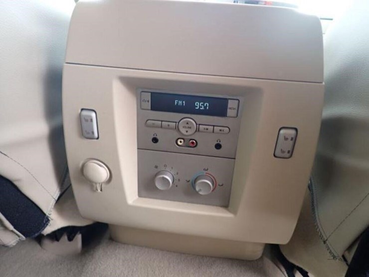 2009-lincoln-navigator-image-44