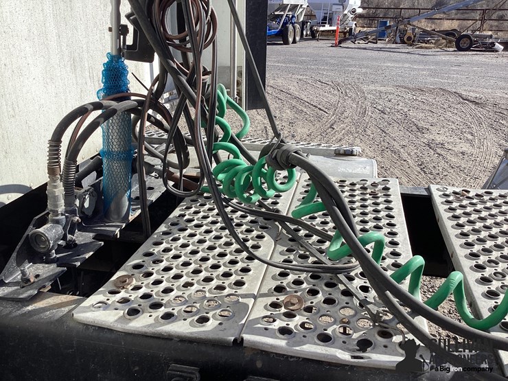 2011-kenworth-t800-image-18