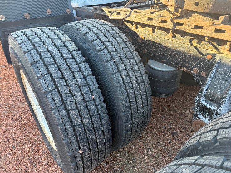 1993-peterbilt-377-image-59