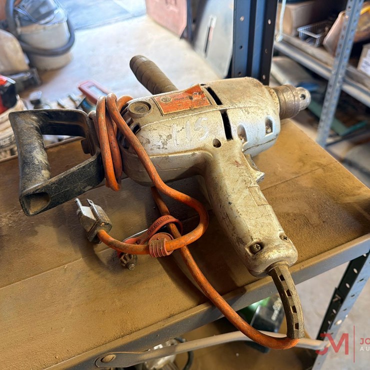 BLACK & DECKER 1/2" ELECTRIC DRILL