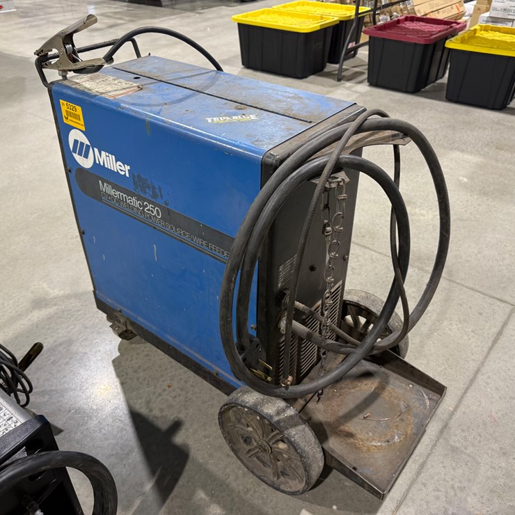 #5329 • Miller Millermatic 250 Wire Welder KE634461 INV# 5329