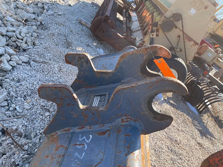 #6082-•-strickland-36"-smooth-edge-bucket-image-3