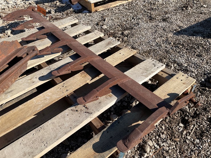 #6089-•-bucket-tooth-bar-and-ripper-attachment-image-4