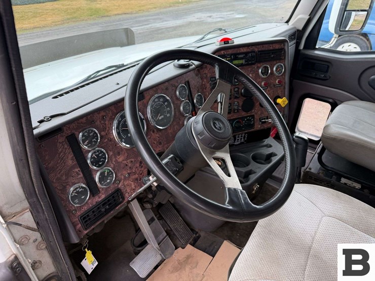 2001-international-9200-image-57