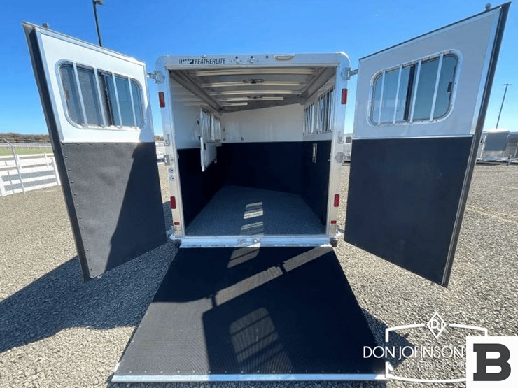 2025-featherlite-9400-72pt-2-horse-horse-trailer-image-11