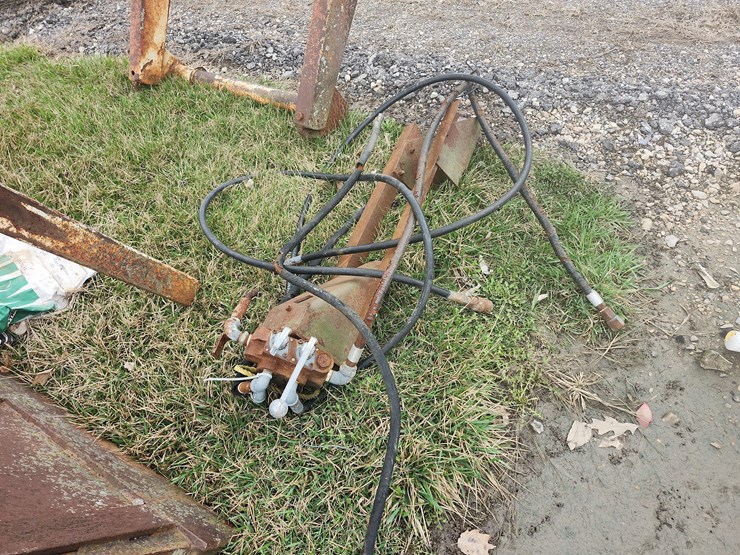 tag-#102,-loader-w/-brackets-image-6