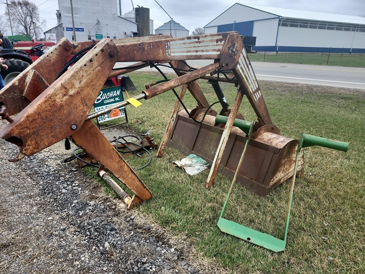 tag-#102,-loader-w/-brackets-image-1