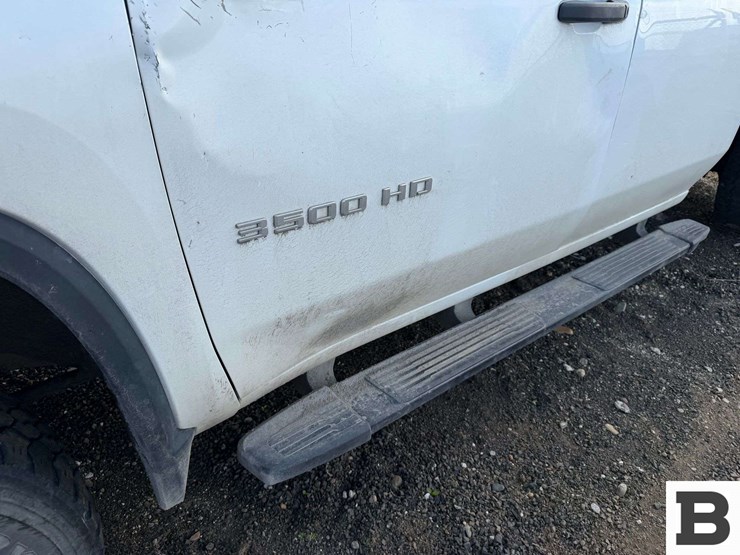 2023-chevrolet-silverado-3500-image-15