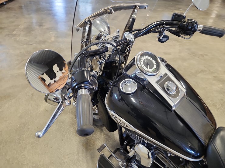 2005-harley-davidson-flsts-softail-springer-classic-motorcycle-image-11