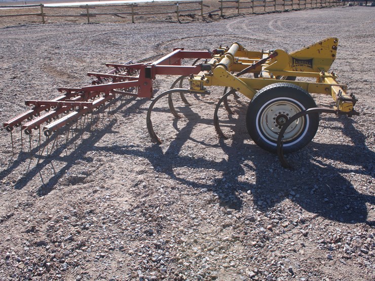 #2028-•-landoll-9-shank-chisel-plow-image-4