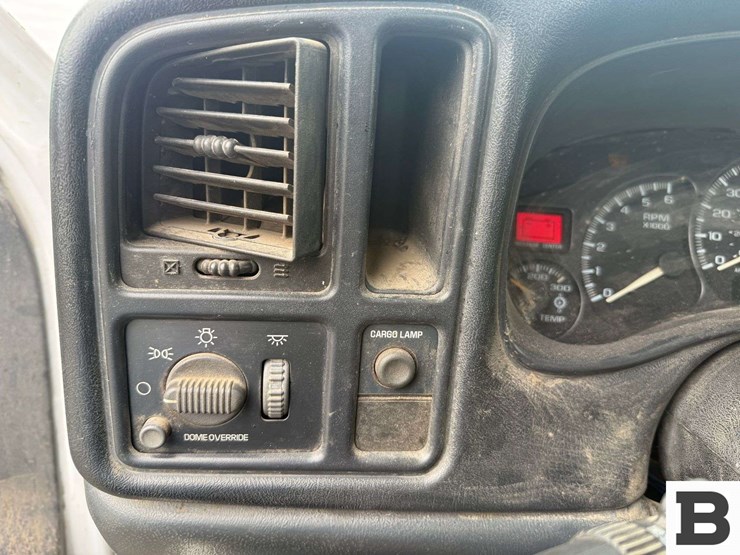 2002-chevrolet-silverado-2500-image-45