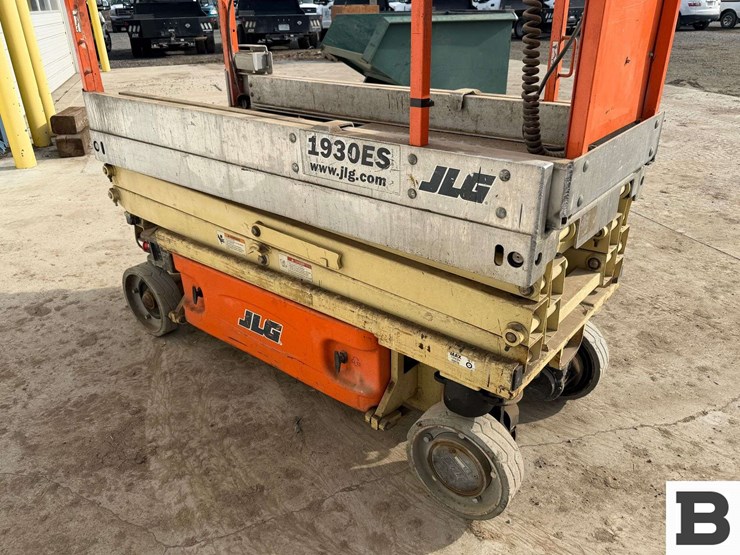 2011-jlg-1930es-image-9