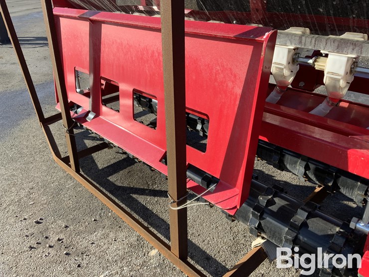 2025-massey-ferguson-730-image-13