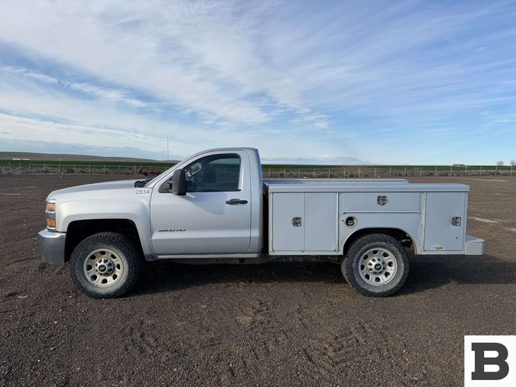 2017-chevrolet-silverado-3500-image-2