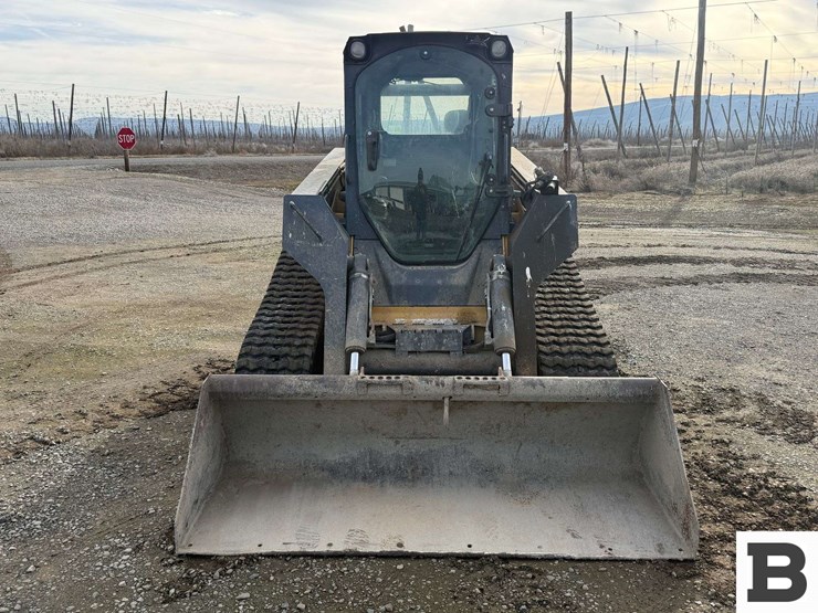 2010-john-deere-329d-image-7