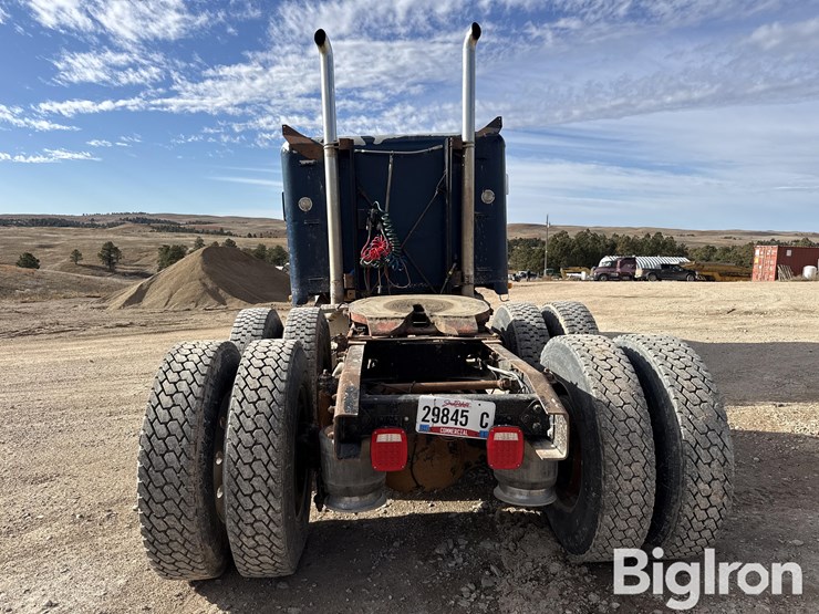 1993-freightliner-fld120-image-6