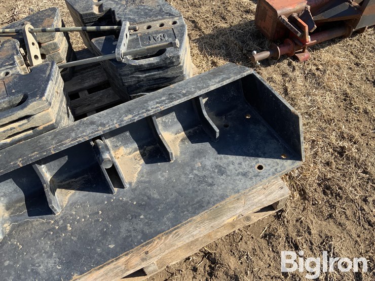 caterpillar-100-image-10