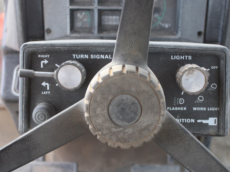 #1012-•-case-2390-tractor-image-30