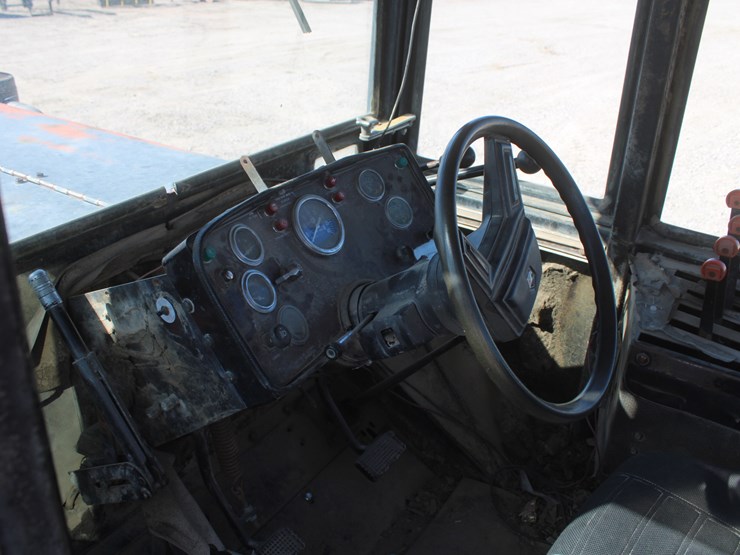 1980-versatile-875-image-88