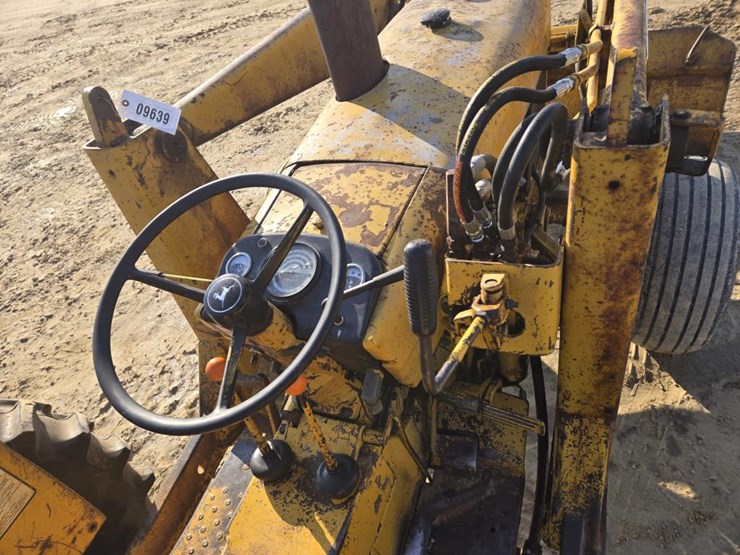 john-deere-300-image-14