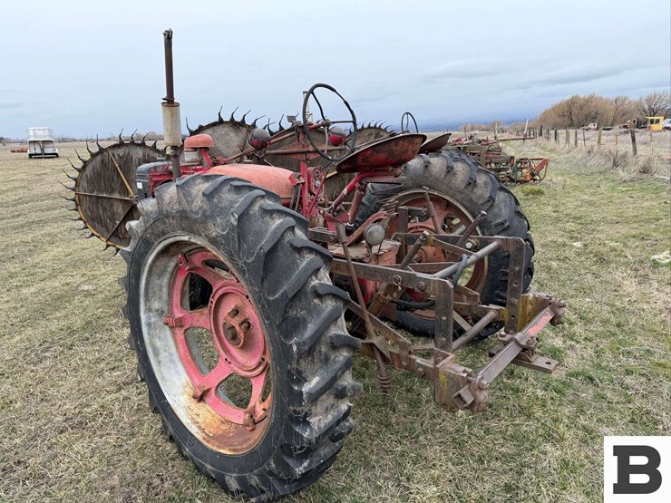 international-harvester-h-tractor-image-2