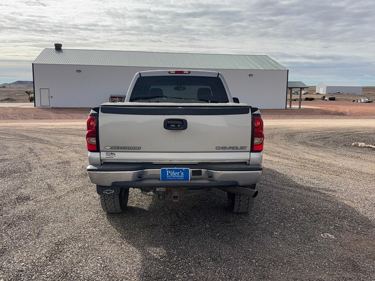 2004-chevrolet-k2500hd-pickup-image-6