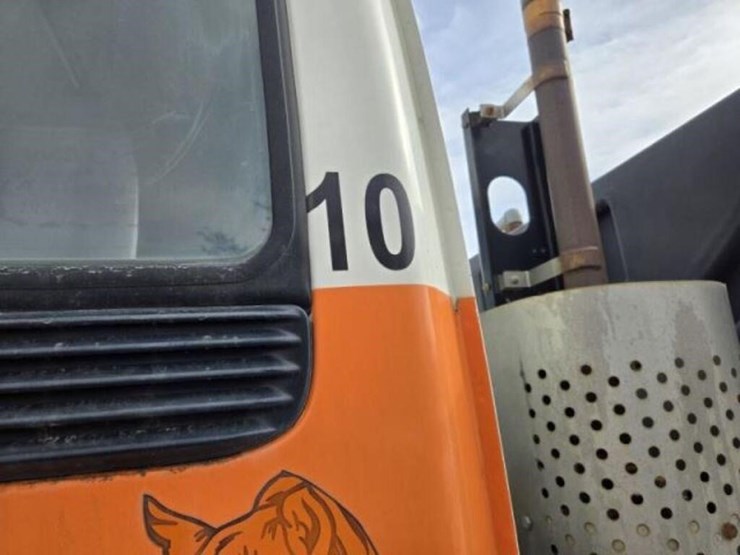 2009-gmc-t7500-image-35