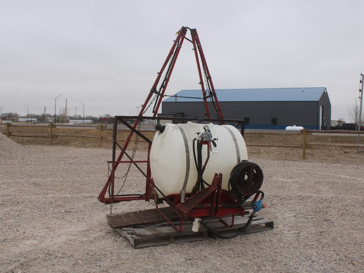 #2094-•-3-point-sprayer-with-200-gallon-tank-image-2