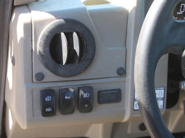 2023-john-deere-gator-image-23