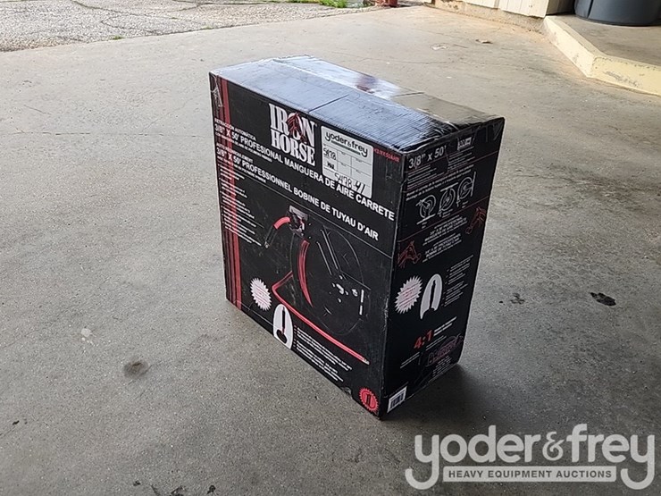 unused-3/8"-x-50'-iron-horse-auto-air-hose-reel-image-1