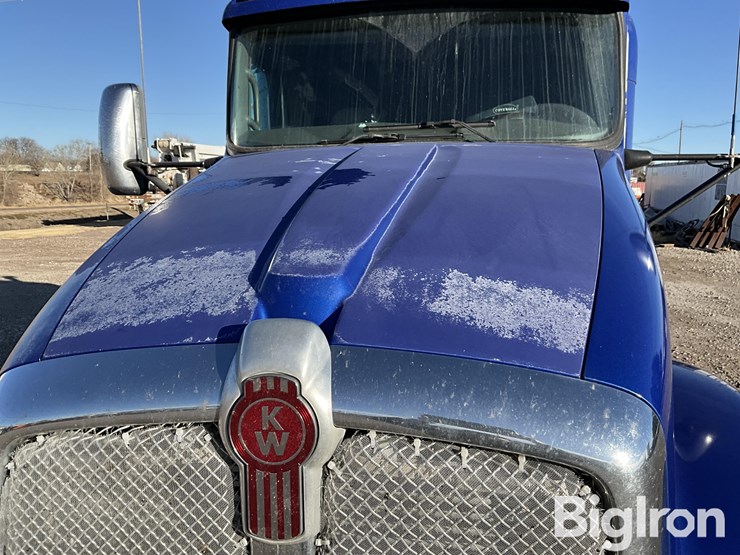 2011-kenworth-t660-image-11