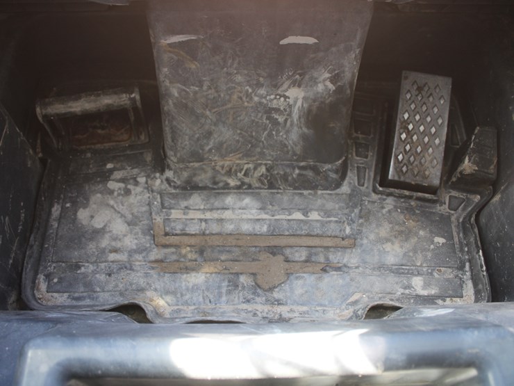 2011-deere-326d-image-22