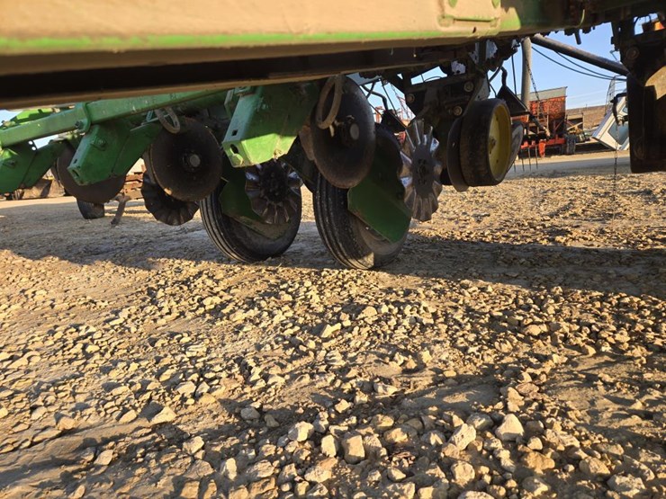 john-deere-7000-image-10