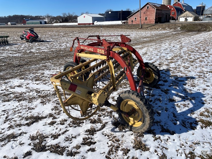 new-holland-258-image-6