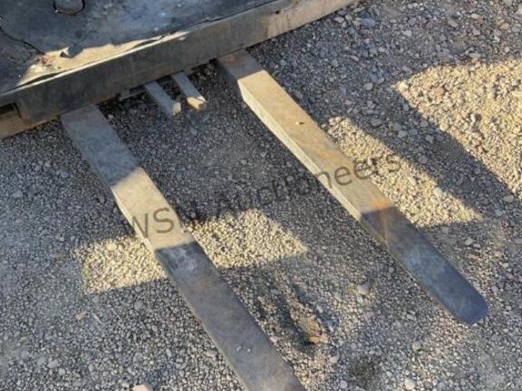 crown-3400-series-electric-order-picker-image-5