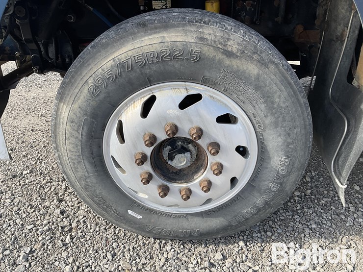 1999-freightliner-fld112-image-19