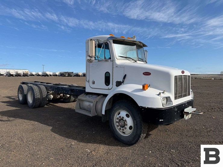 2001-peterbilt-330-image-5