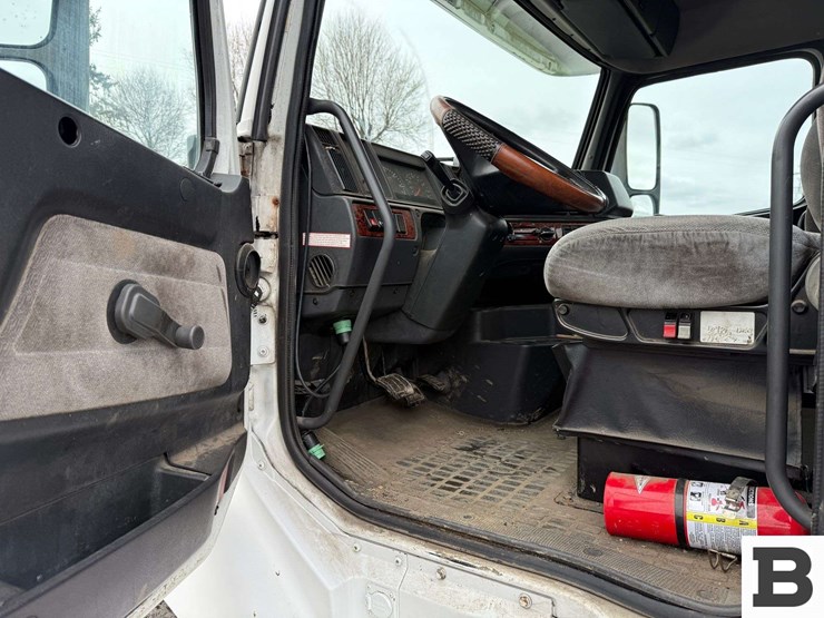 2001-volvo-vnl-tractor-truck---albany,-or-image-45