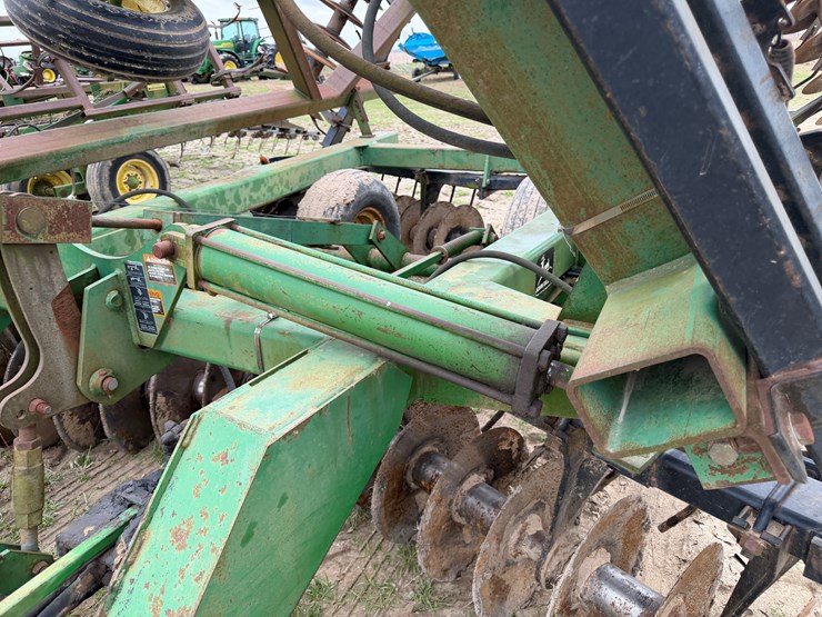 john-deere-25-image-42