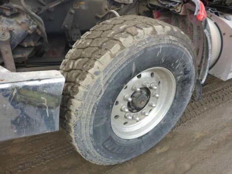 2015-peterbilt-367-image-42