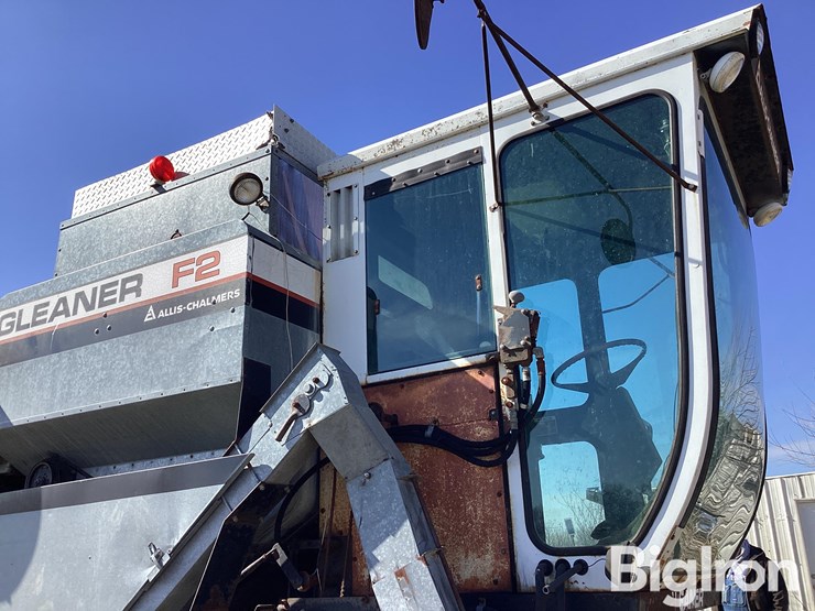 1982-gleaner-f2-image-10