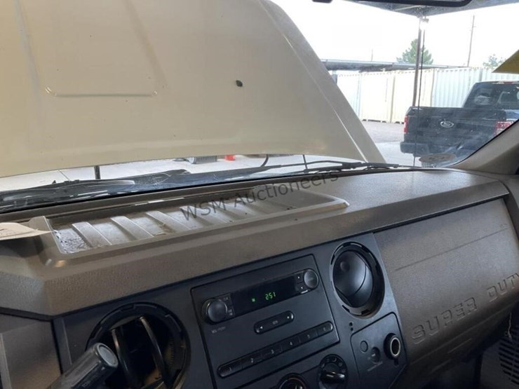 2010-ford-f550-image-18