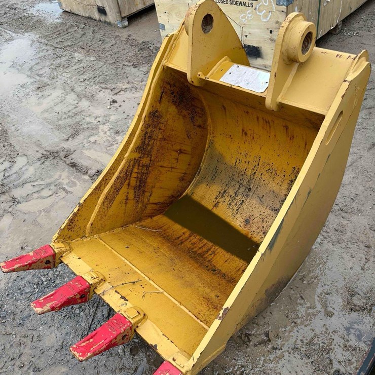 24" CAT Backhoe Bucket
