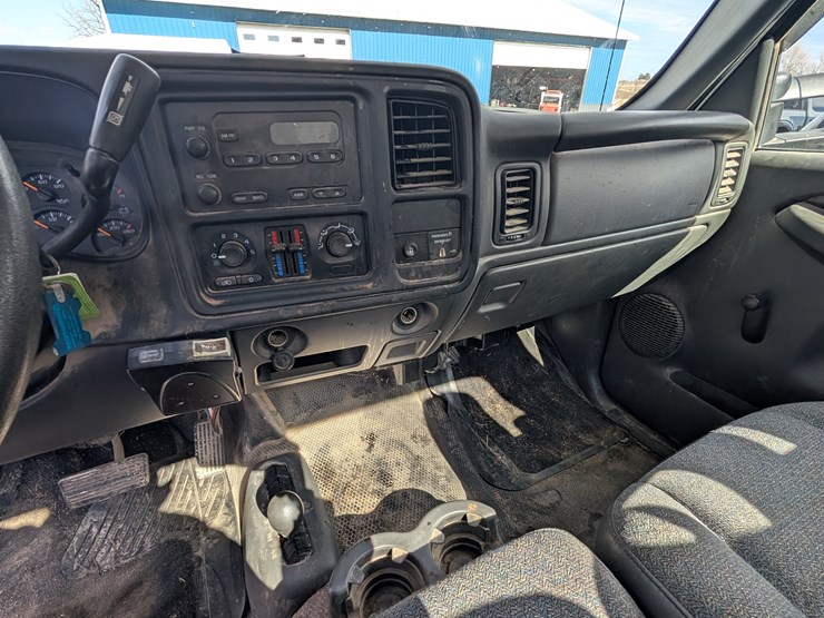 2004-chevrolet-2500-image-11