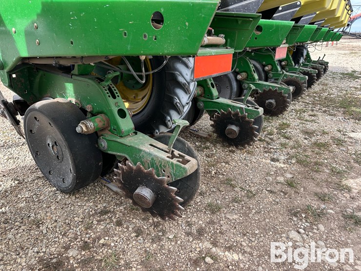 john-deere-1700-image-11