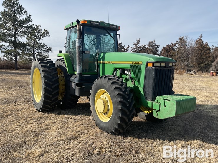 1995-john-deere-8300-image-3