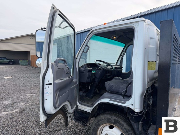 2007-isuzu-npr-image-16