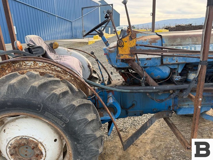 1977-ford-5600-image-27