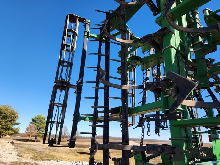 2011-john-deere-2210-image-13